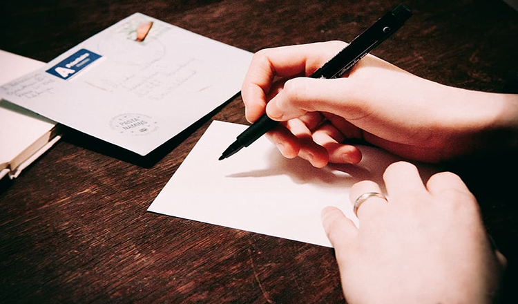 Is It Legal to Use an Essay Writing Service?