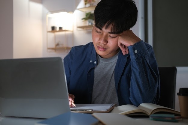 Should I Sleep or Stay Up to Write My Essay? Should I Sleep or Stay Up to Write My Essay?