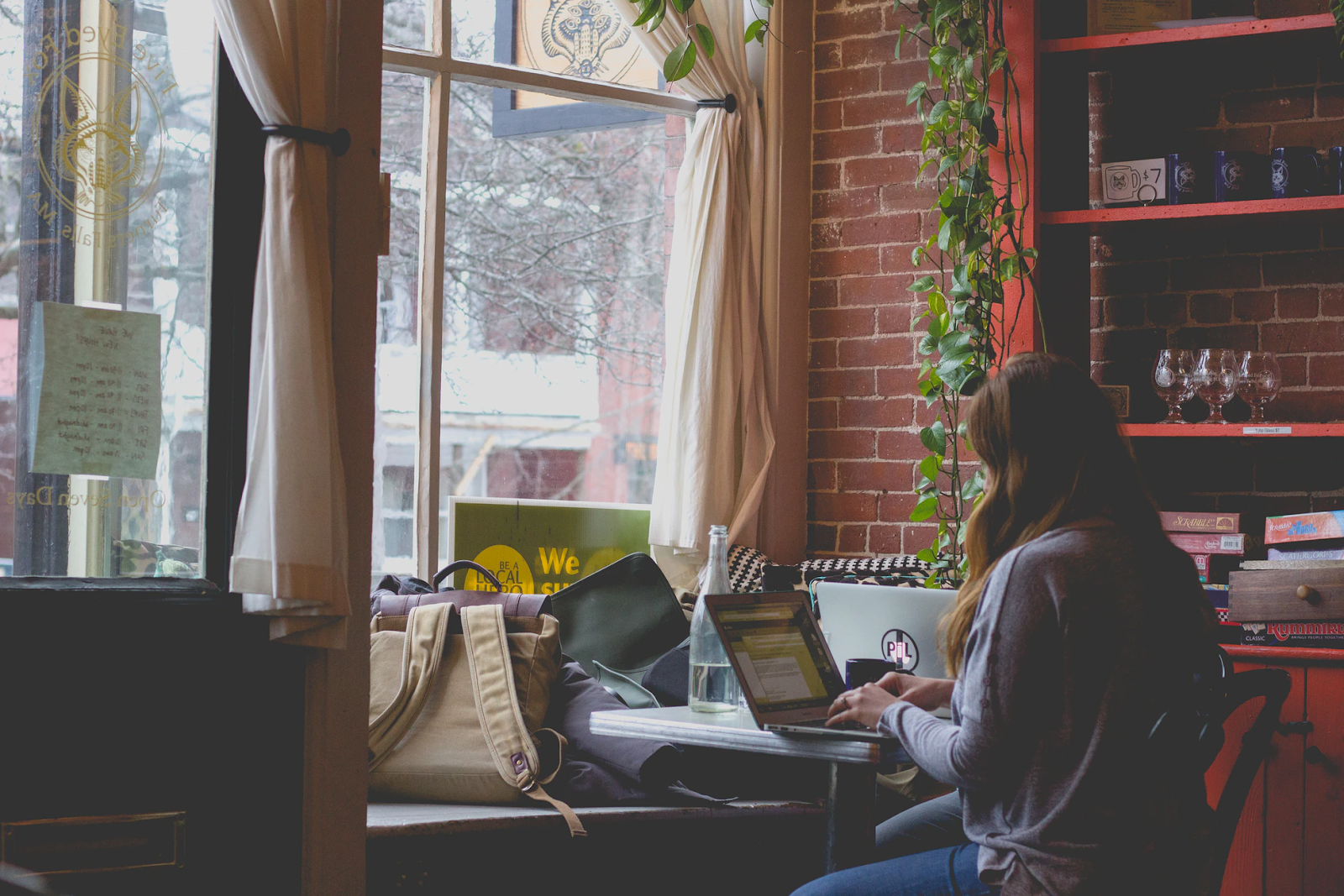 Why Do I Need to Hire an Essay Writing Service?
